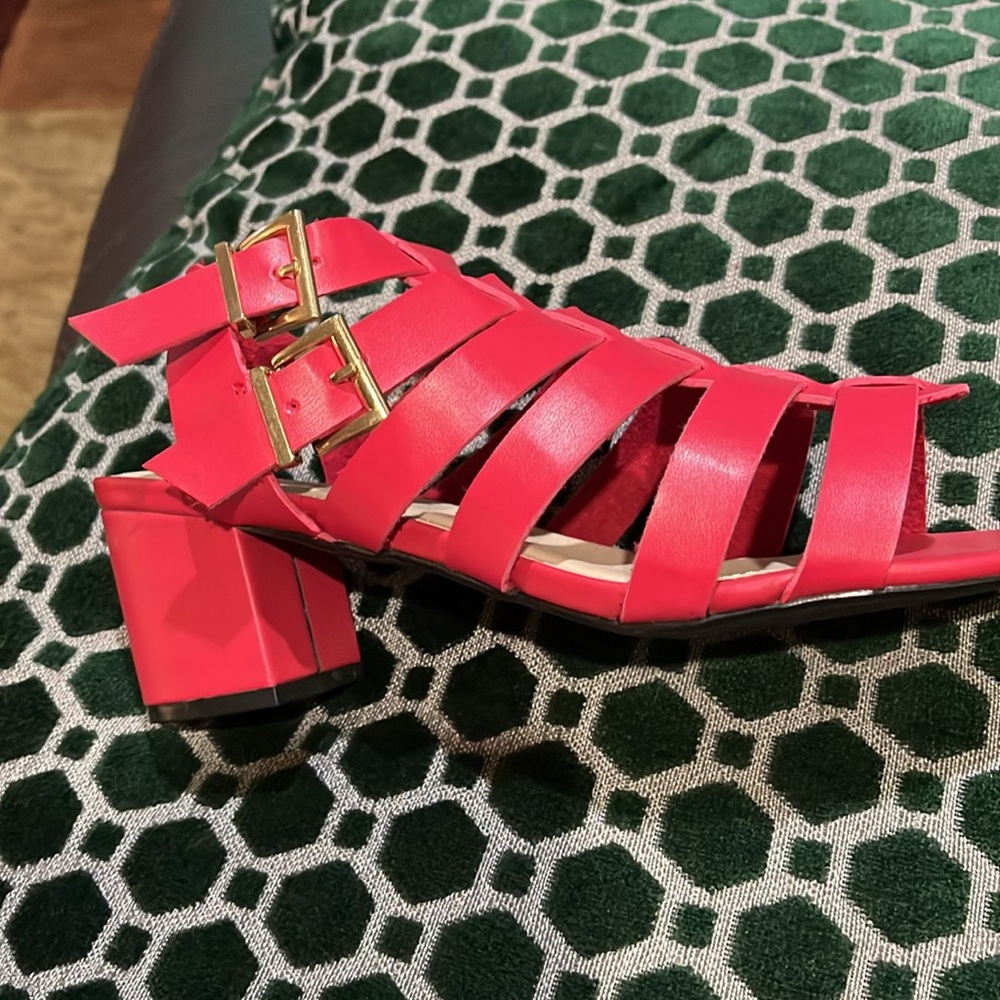 New Ashley Stewart pretty red low heel strappy sandals! Size 9W